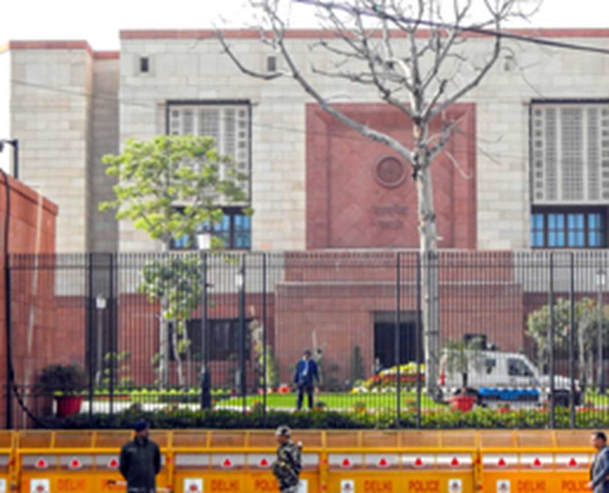 सुरक्षा में सेंध के बाद अब दिल्ली पुलिस की जगह सीआईएसएफ संभाल सकती है संसद की सुरक्षा सुरक्षा में सेंध के बाद अब दिल्ली पुलिस की जगह सीआईएसएफ संभाल सकती है संसद की सुरक्षा