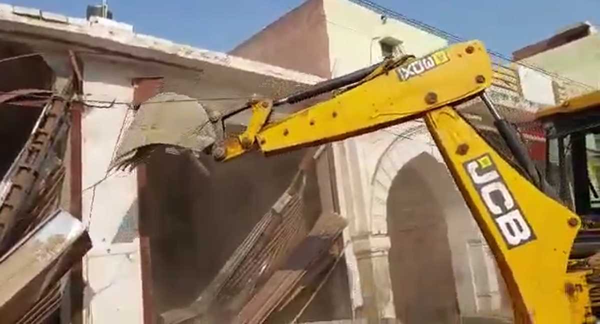 अवैध निर्माण पर फिर चला बुलंदशहर विकास प्राधिकरण का बुलडोजर