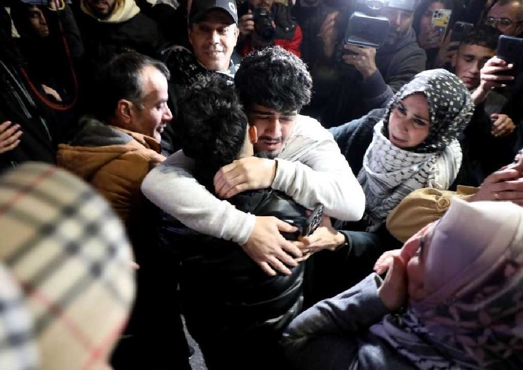 गाजा पट्टी से 16 बंधक इजरायल पहुंचे