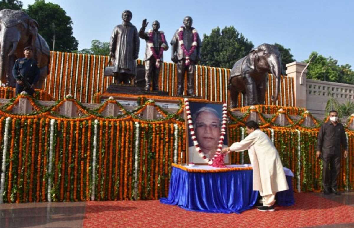 कांशीराम की पुण्यतिथि पर मायावती ने दी श्रद्धांजलि, कहा बहुजन समाज को गुलामी से बाहर निकाला