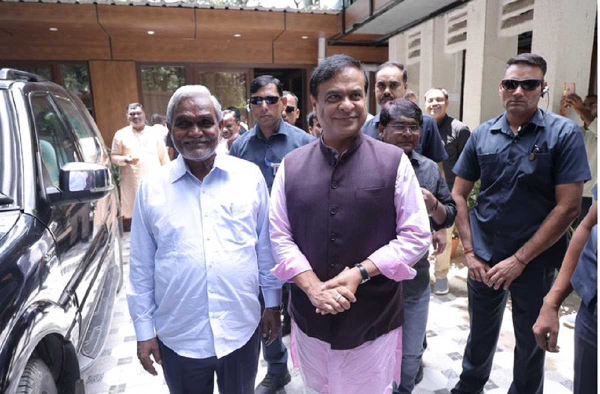 हिमंता बिस्वा सरमा ने की चंपई सोरेन से मुलाकात, असम आने का दिया निमंत्रण