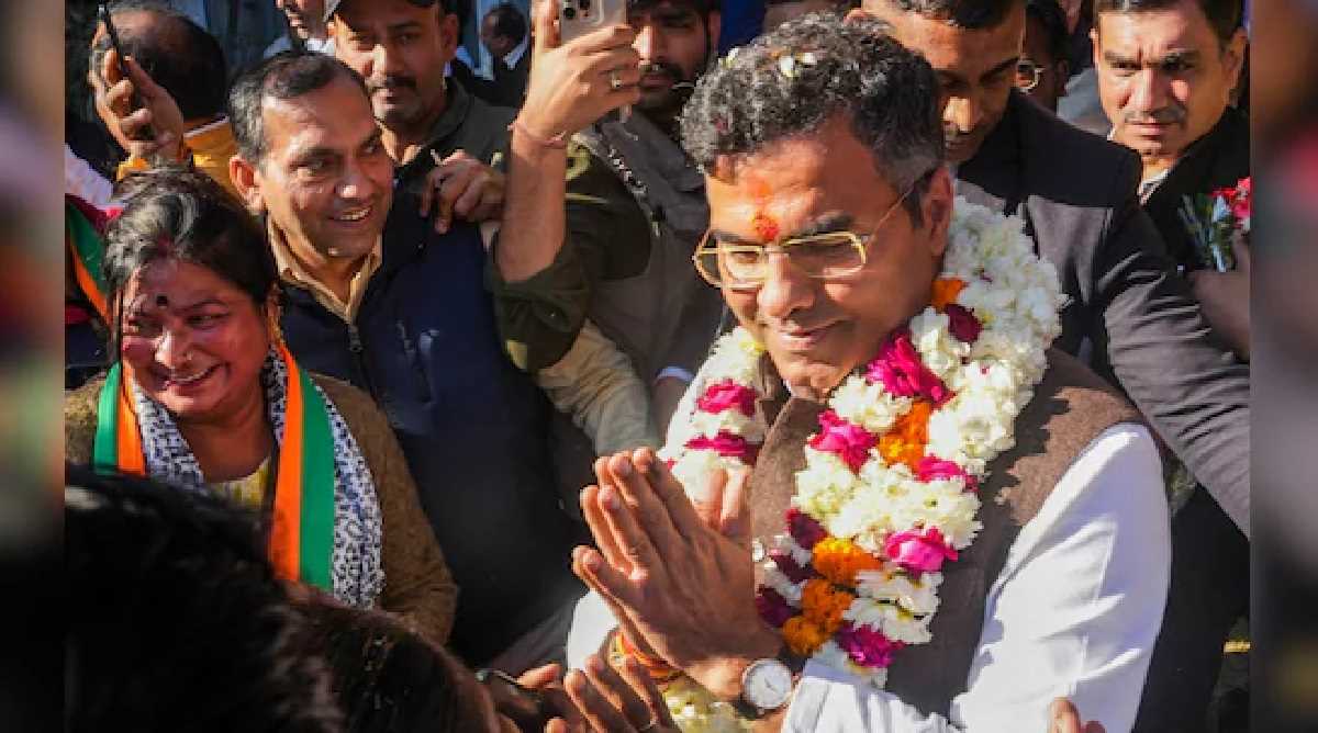 नई दिल्ली सीट जीतने के बाद पैतृक गांव मुंडका पहुंचे प्रवेश वर्मा, बोले दिल्ली को सुंदर शहर बनाएंगे नई दिल्ली सीट जीतने के बाद पैतृक गांव मुंडका पहुंचे प्रवेश वर्मा, बोले दिल्ली को सुंदर शहर बनाएंगे