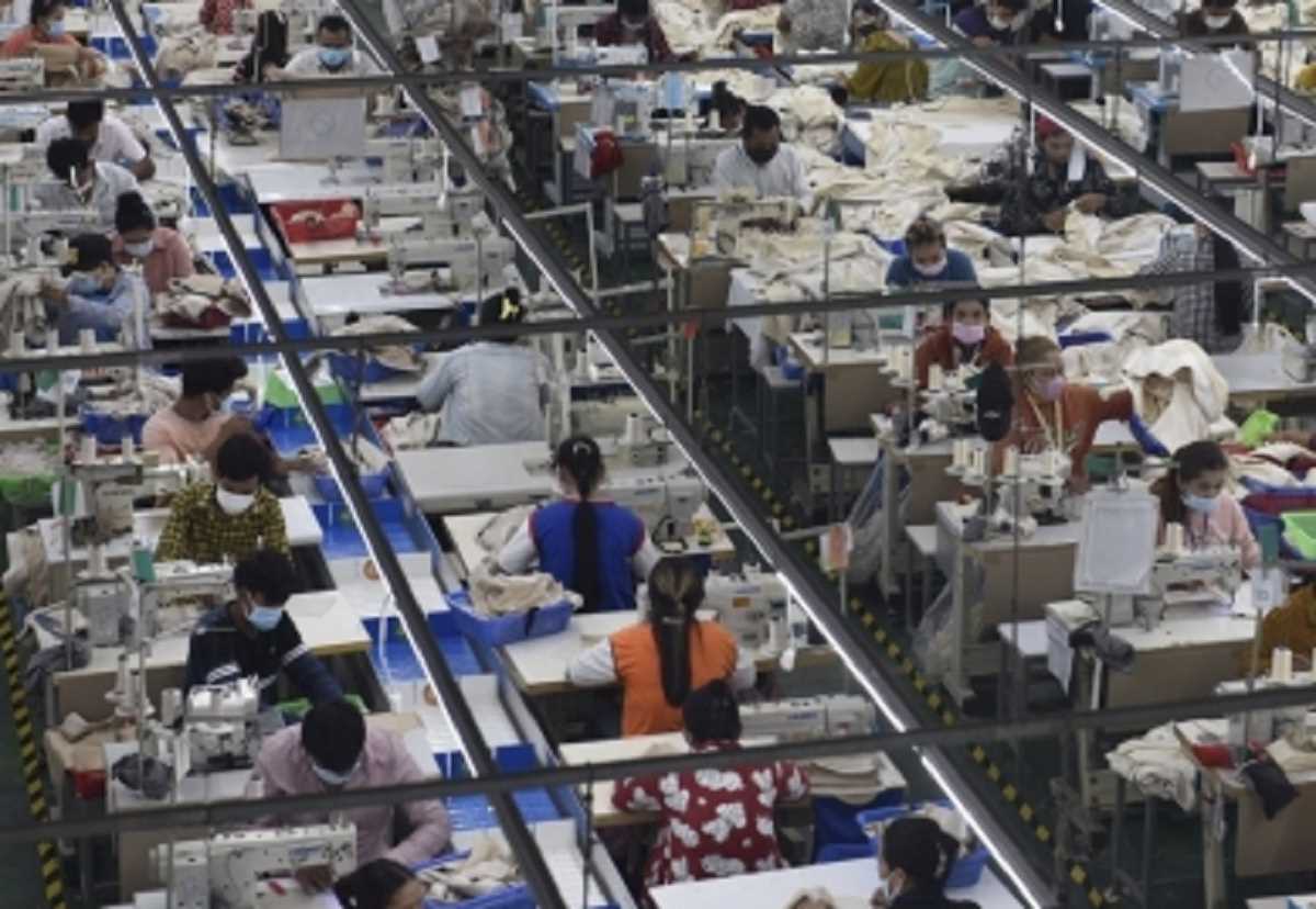 कंबोडिया में लगभग 460,000 लोग कोविड के कारण गरीबी रेखा से नीचे