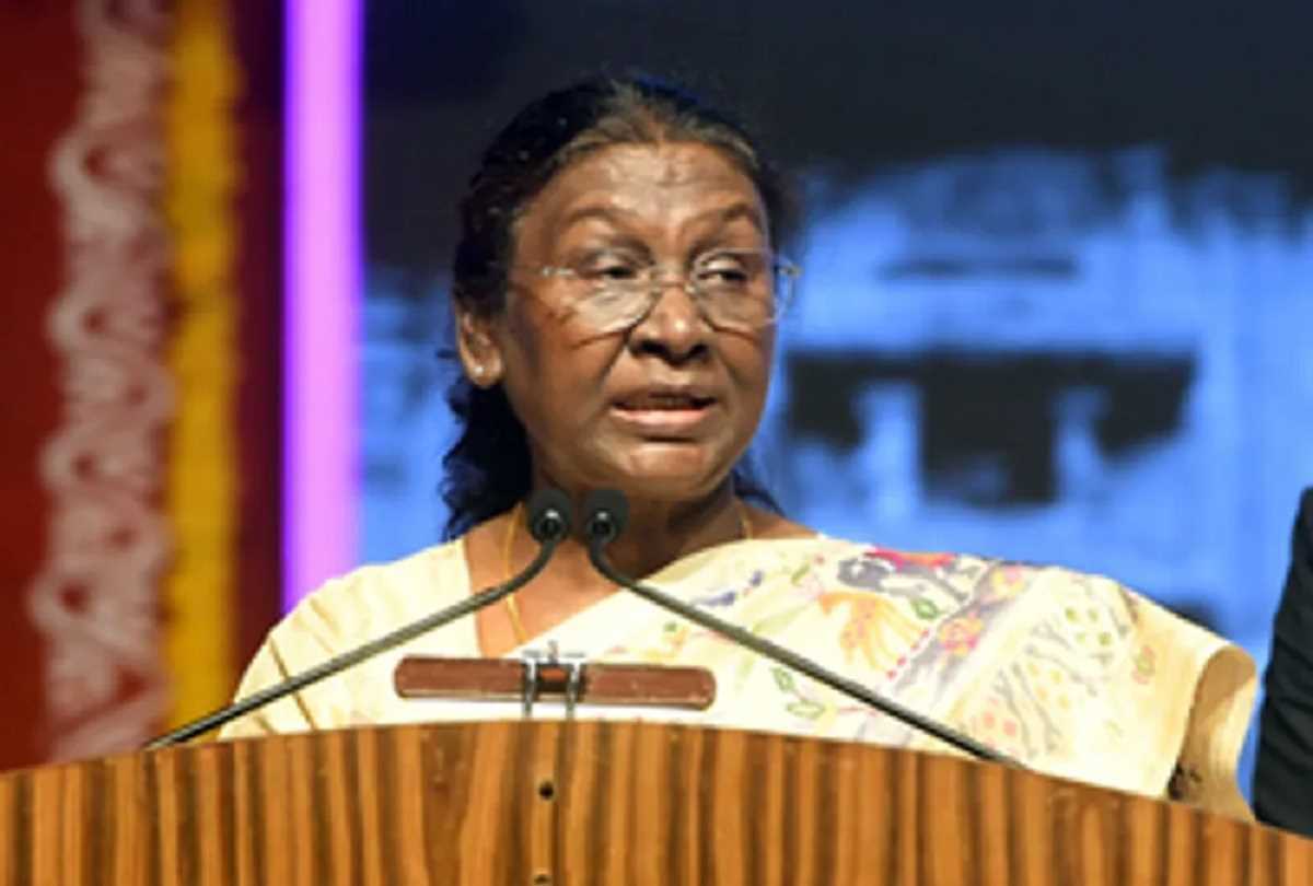 संविधान दिवस समारोह : राष्ट्रपति द्रौपदी मुर्मू ने संस्कृत और मैथिली में संविधान के संस्करण का विमोचन किया संविधान दिवस समारोह : राष्ट्रपति द्रौपदी मुर्मू ने संस्कृत और मैथिली में संविधान के संस्करण का विमोचन किया