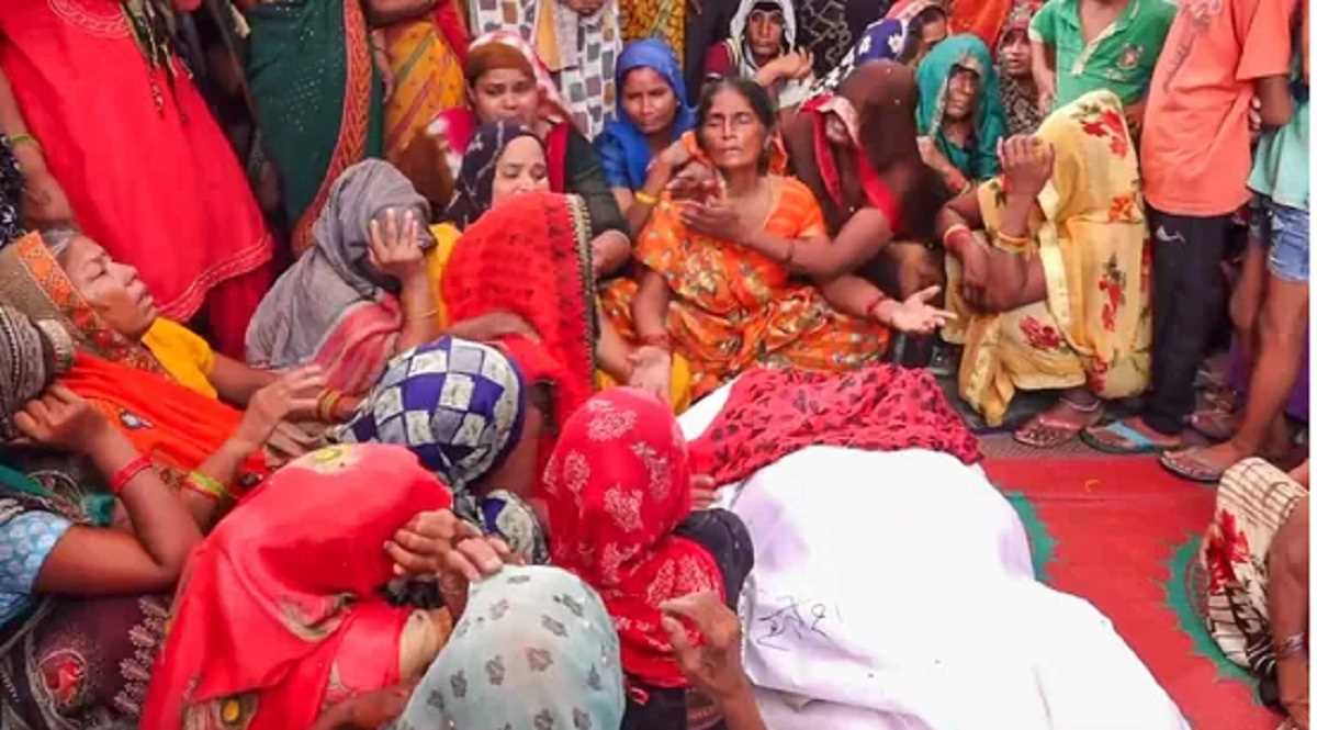 यूपी के हाथरस में सत्संग के दौरान भगदड़, सौ से ज्यादा की मौत, कौन है जिम्मेदार