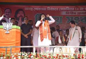 कूचबिहार में निशीथ प्रमाणिक की गाड़ी की चेकिंग से कार्यकर्ता भड़के, अधिकारियों से हुई बहस