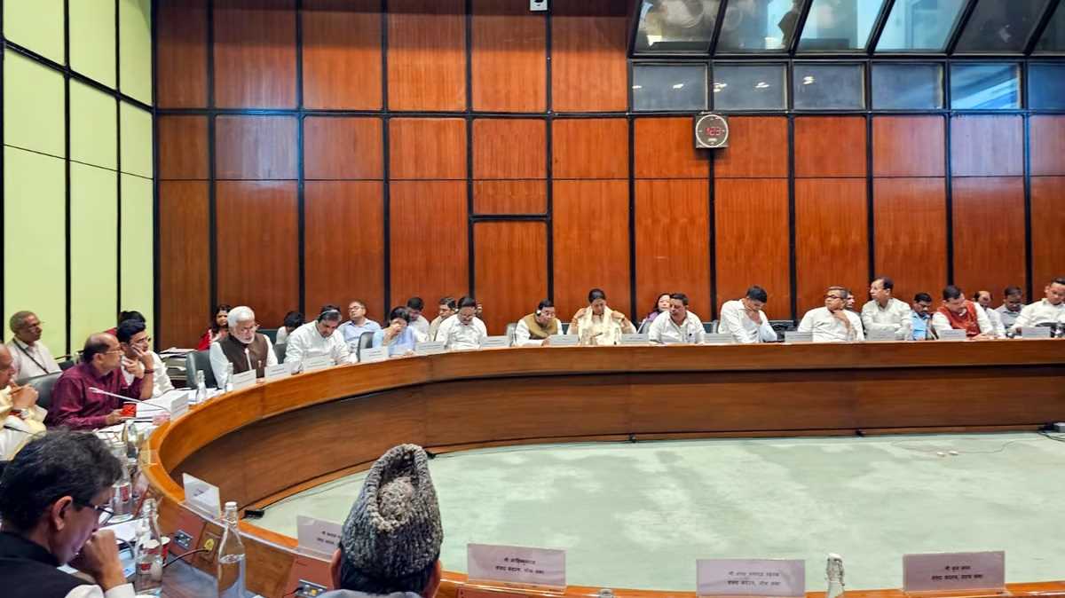 जेपीसी की बैठक में जोरदार हंगामा, विपक्षी दलों ने किया वॉकआउट