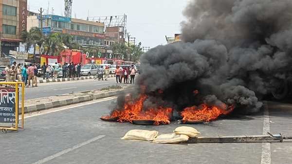 बिहार में अग्निपथ स्कीम पर छात्रों का बवाल तेज, बक्सर-मुजफ्फरपुर के बाद जहानाबाद में आगजनी