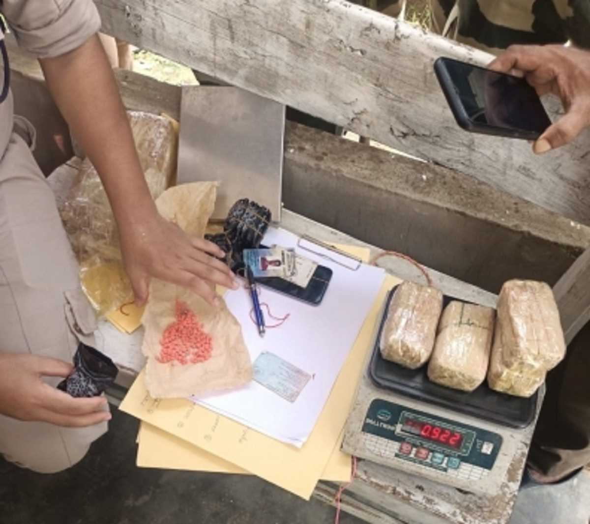 असम में भारी मात्रा में प्रतिबंधित ड्रग याबा टैबलेट जब्त की, तस्कर गिरफ्तार