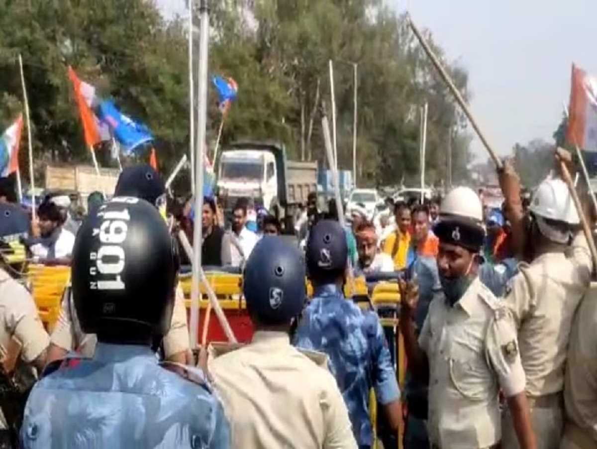 पटना में विधानसभा का घेराव करने जा रहे युवा कांग्रेस कार्यकर्ताओं पर लाठीचार्ज
