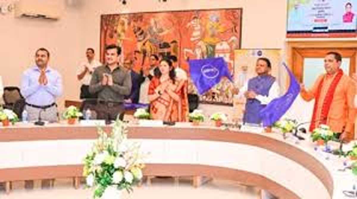 ओडिशा : मुख्यमंत्री माझी ने महाकुंभ मेले के लिए बस सेवा का किया शुभारंभ