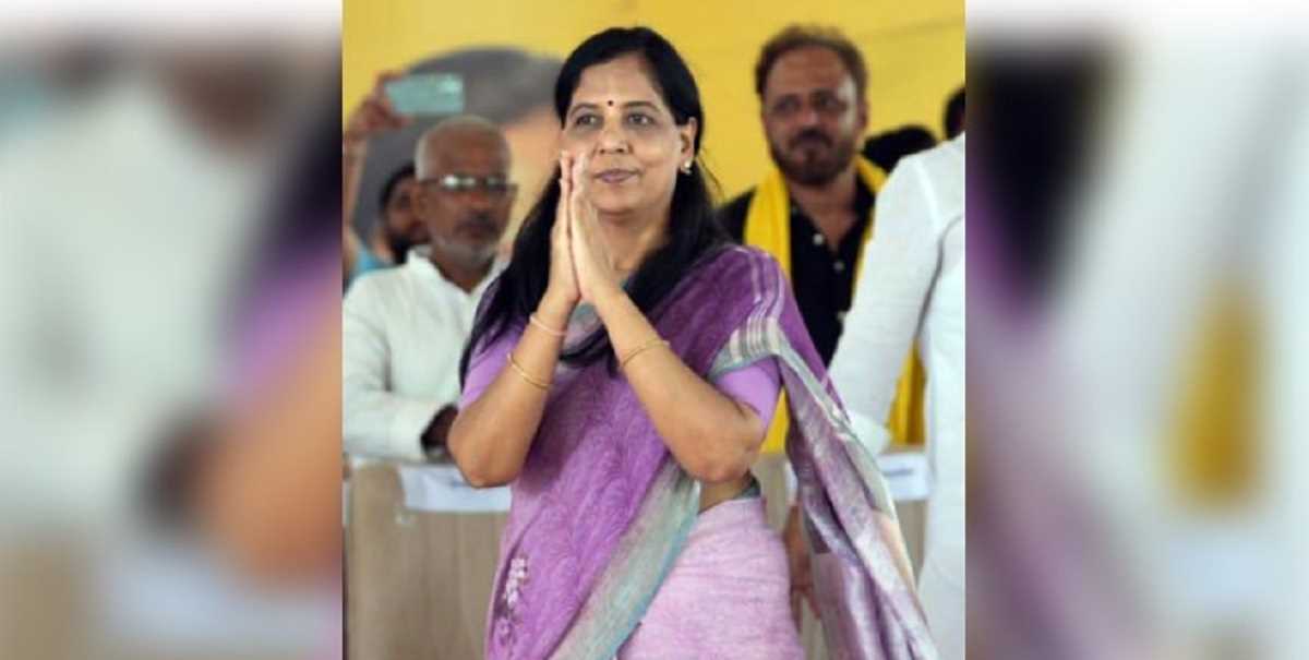 इस बार सीएम आवास पर ध्वजारोहण ना होने पर छलका सुनीता केजरीवाल का दर्द