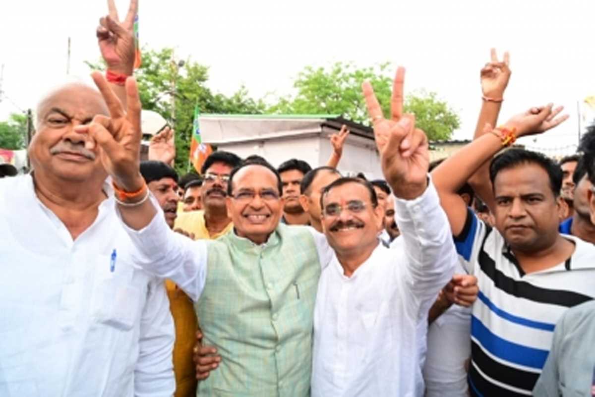 मप्र के 41 जिलों में भाजपा का जीत का दावा, कांग्रेस ने लगाए आरोप