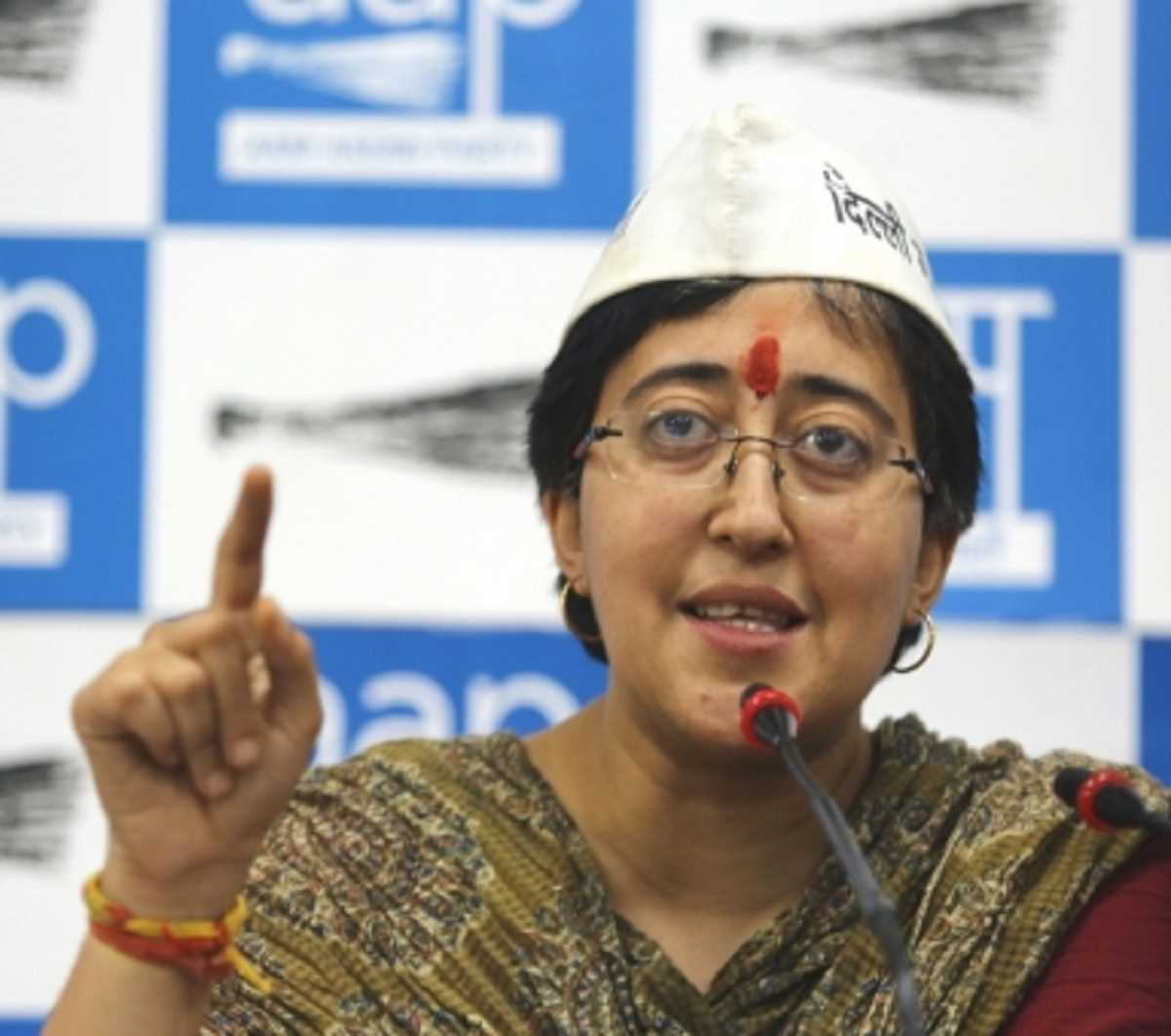 आप ने भाजपा के जहां झुग्गी वहां मकान के वादे को झूठा करार दिया आप ने भाजपा के जहां झुग्गी वहां मकान के वादे को झूठा करार दिया