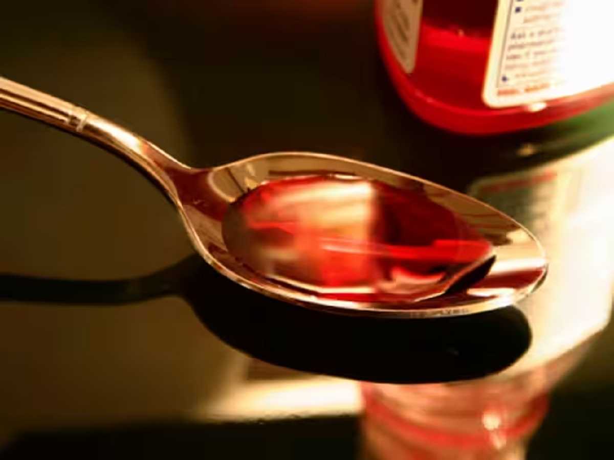 इंडोनेशिया में कफ सिरप से बच्चों की मौत,कंपनी के मालिक को जेल इंडोनेशिया में कफ सिरप से बच्चों की मौत,कंपनी के मालिक को जेल