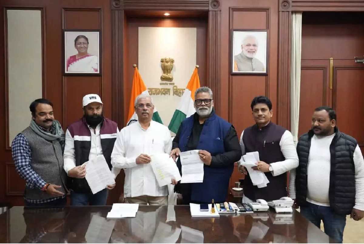 पटना : बीपीएससी अभ्यर्थियों पर लाठी चार्ज को लेकर राजभवन पहुंचे पप्पू यादव, राज्यपाल से की मुलाकात