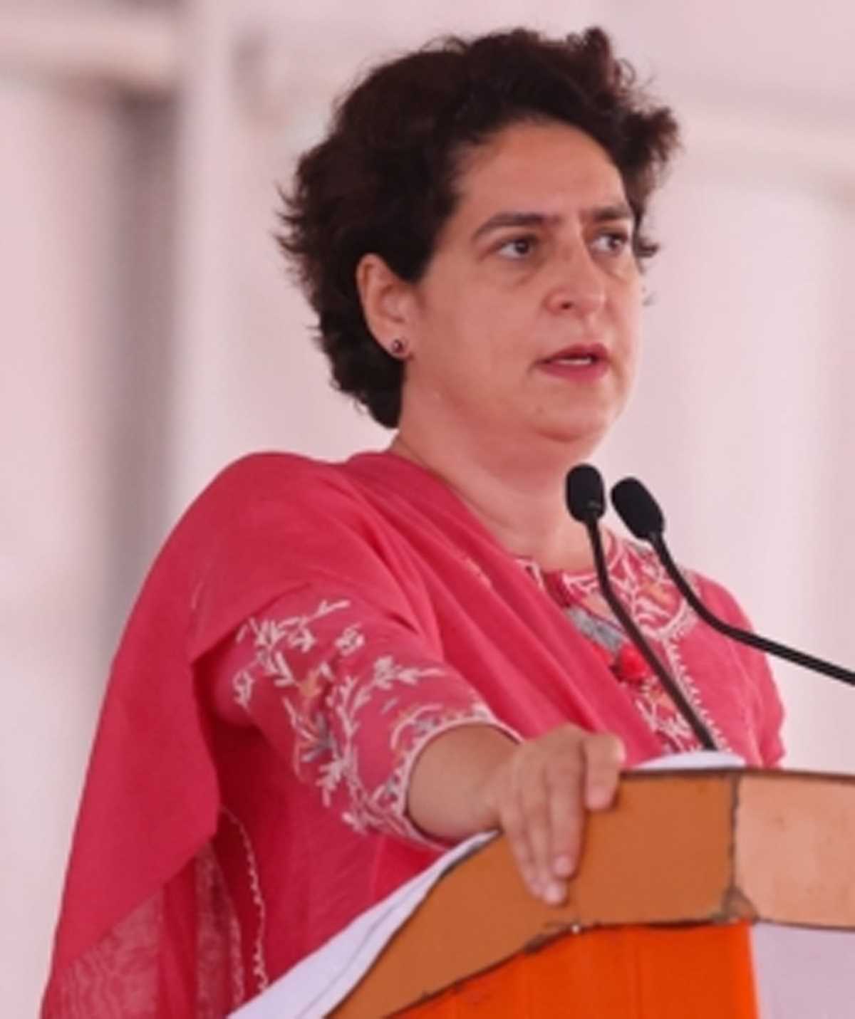 कर्नाटक में तूफान मचाने के लिए प्रियंका ने कोई कसर नहीं छोड़ी