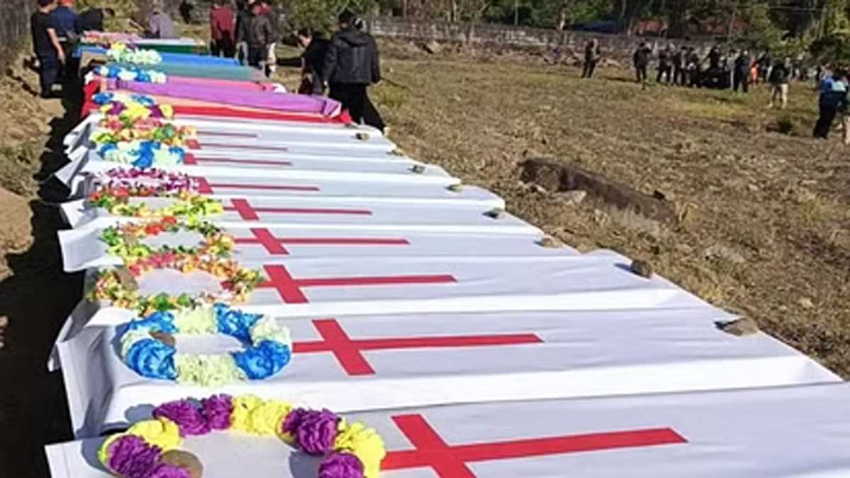 मणिपुर के कांगपोकपी जिले में जातीय संघर्ष में मारे गए 23 लोगों को सात महीने बाद दफनाया