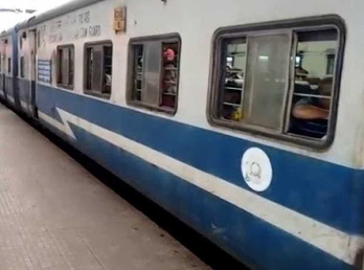 पटरी से उतरे हावड़ा-भुवनेश्वर जनशताब्दी के कोच, गनीमत रही कोई हताहत नहीं