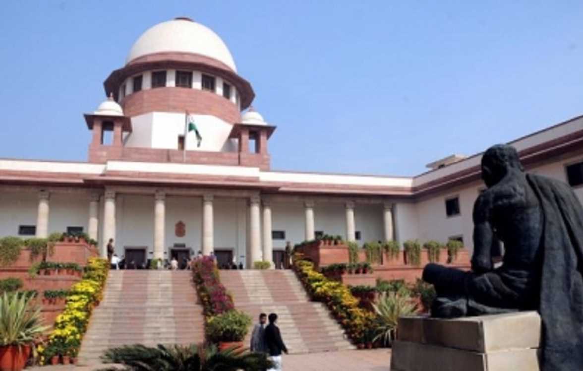 केंद्र ने सुप्रीम कोर्ट से कहा, सेवा विवाद मामले को बड़ी बेंच को किया जाए रेफर