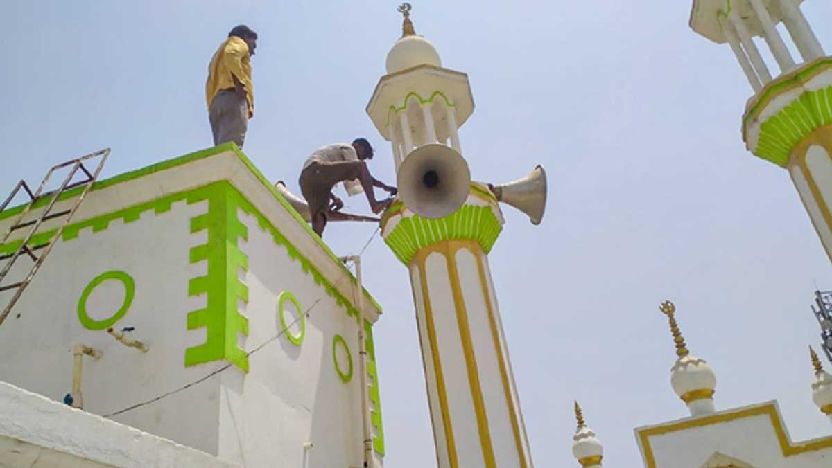 कर्नाटक में 10 हजार मस्जिदों को मिला लाउडस्पीकर उपयोग का लाइसेंस कर्नाटक में 10 हजार मस्जिदों को मिला लाउडस्पीकर उपयोग का लाइसेंस