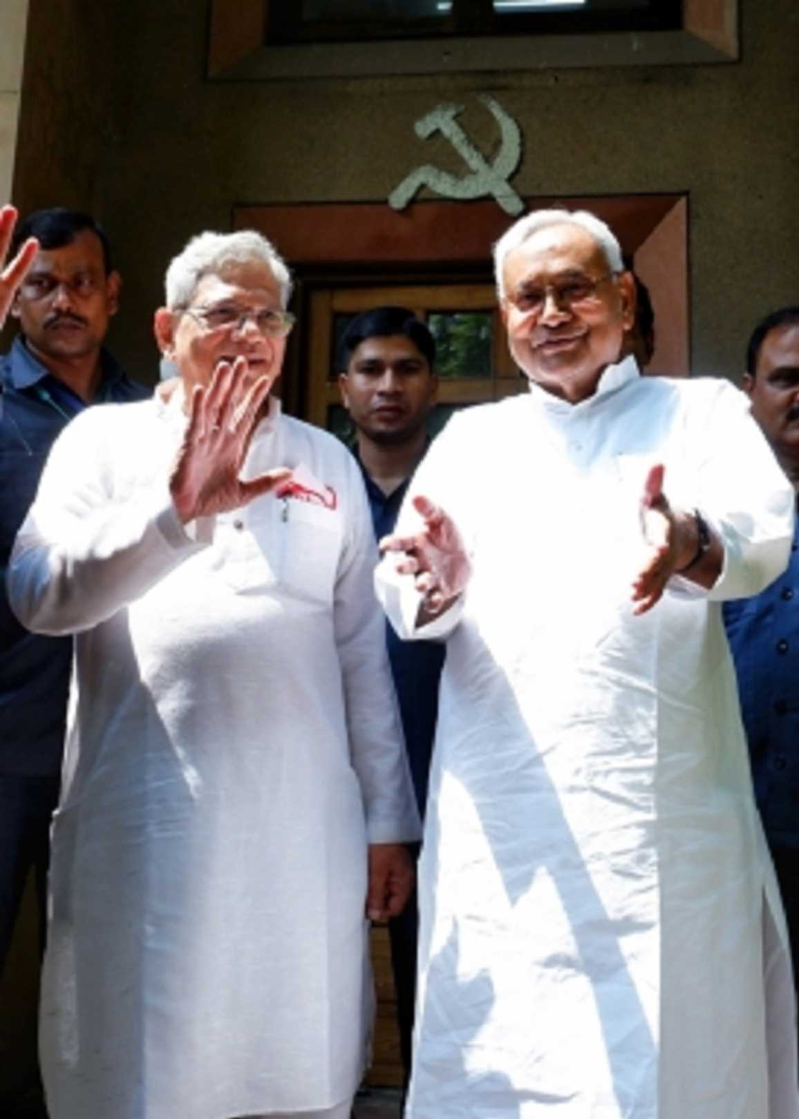 लेफ्ट नेताओं से मिले नीतीश कुमार, बोले- मैं PM पद का इच्छुक और दावेदार भी नहीं ..