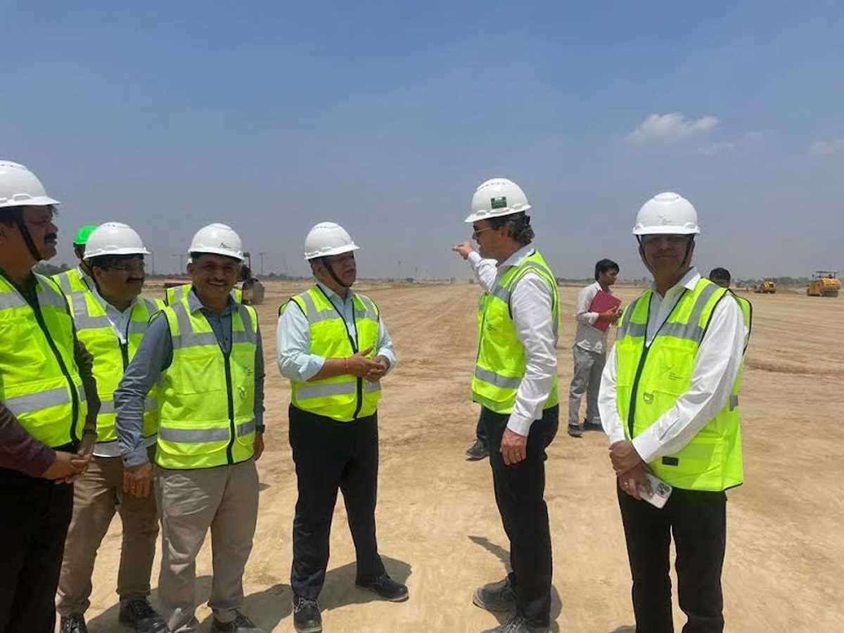 नोएडा इंटरनेशनल एयरपोर्ट का निर्माण कार्य समय पहले किया जा पूरा - मनोज कुमार सिंह