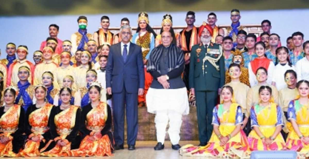 रक्षामंत्री ने पर्यावरण और समाज की बेहतरी के लिए यूज एंड थ्रो को खत्म करने का आह्वान किया