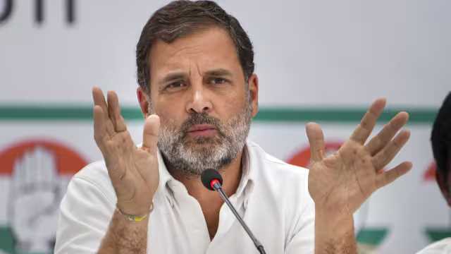 मोदी, आरएसएस, संविधान और लोकतंत्र को नष्ट करने की कर रहे हैं कोशिश : राहुल