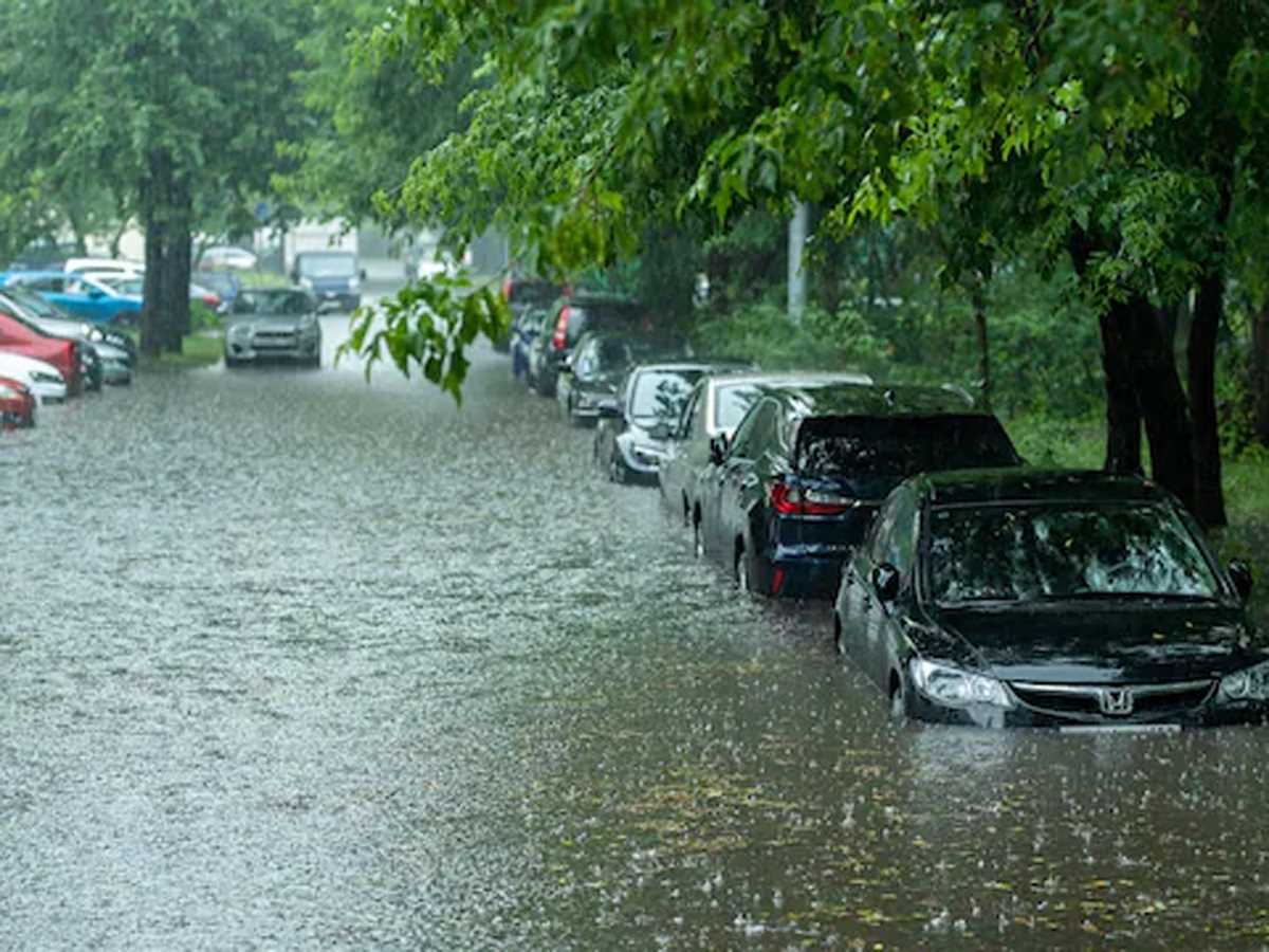 ईरान में अचानक आई बाढ़ में 59 की मौत