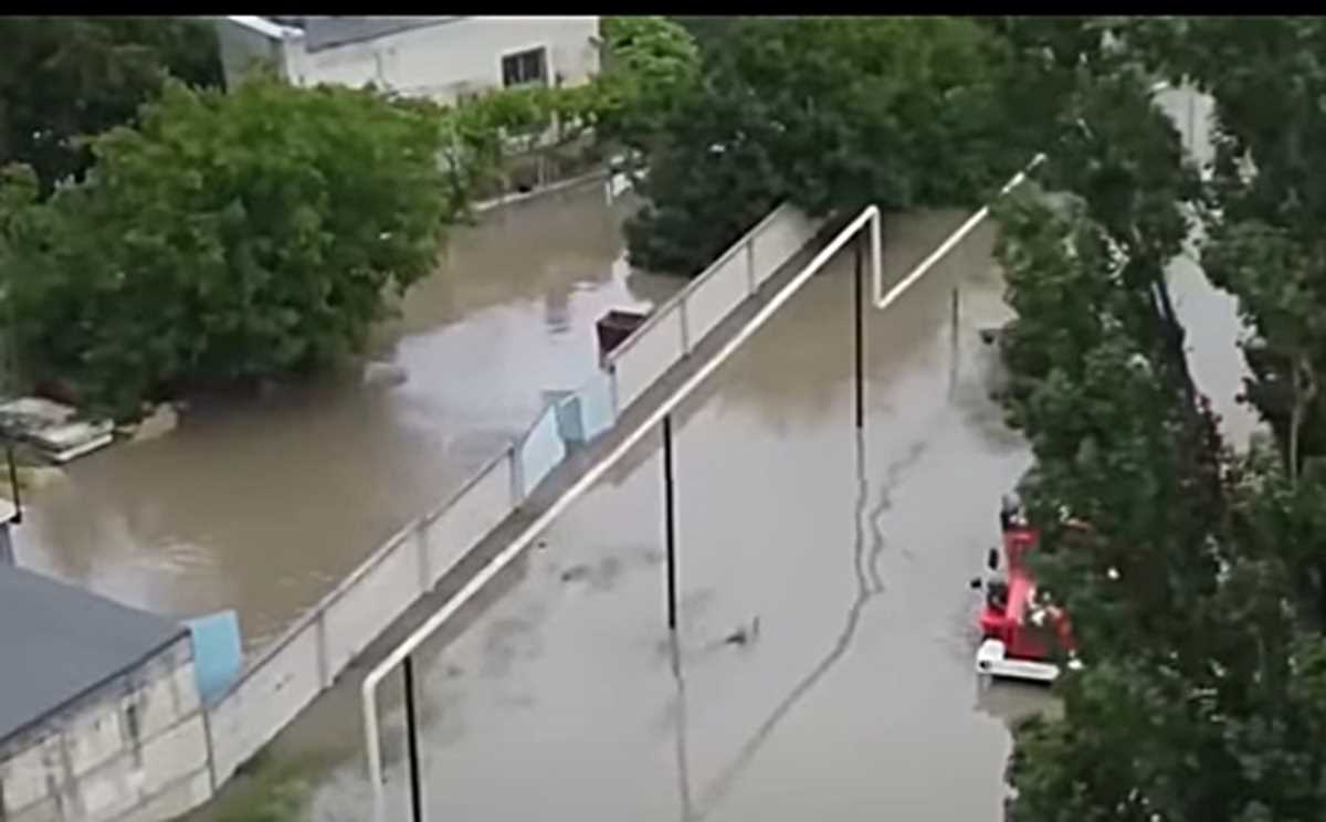 रूस में तूफान खानून के चलते आपात-हालात, 2,000 लोगों को बचाया गया रूस में तूफान खानून के चलते आपात-हालात, 2,000 लोगों को बचाया गया