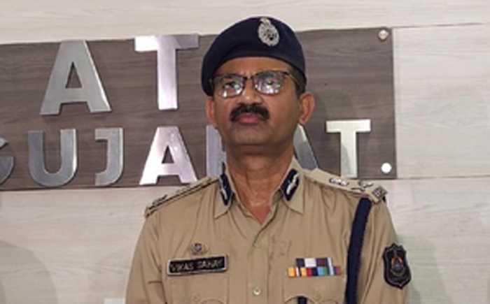 गुजरात-राजस्थान में 230 करोड़ की ड्रग्स बरामद, 7 गिरफ्तार गुजरात-राजस्थान में 230 करोड़ की ड्रग्स बरामद, 7 गिरफ्तार