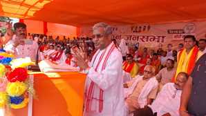 चतरा से भाजपा प्रत्याशी कालीचरण का नामांकन, बाबूलाल बोले : भ्रष्टाचारियों का गठबंधन होगा परास्त