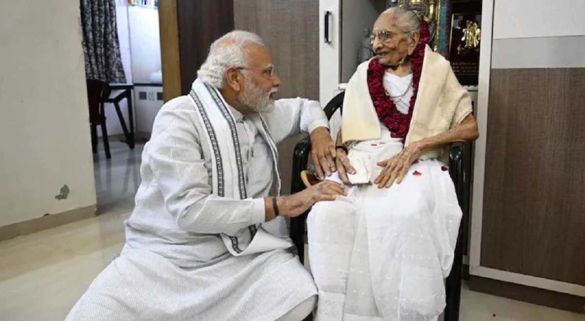 पीएम मोदी की मां हीरा बा की तबीयत बिगड़ी, अहमदाबाद के अस्पताल में भर्ती, CM भूपेंद्र पटेल देखने पहुंचे