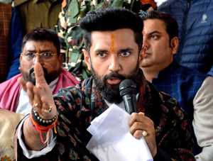 तेजस्वी की सभा में चिराग के परिवार के खिलाफ बोले गए अपशब्द, वीडियो वायरल, मिला रिएक्शन