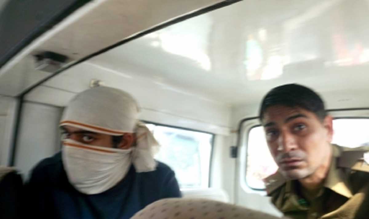 आफताब को कड़ी सुरक्षा के बीच पॉलीग्राफ टेस्ट के लिए एफएसएल रोहिणी लाया गया