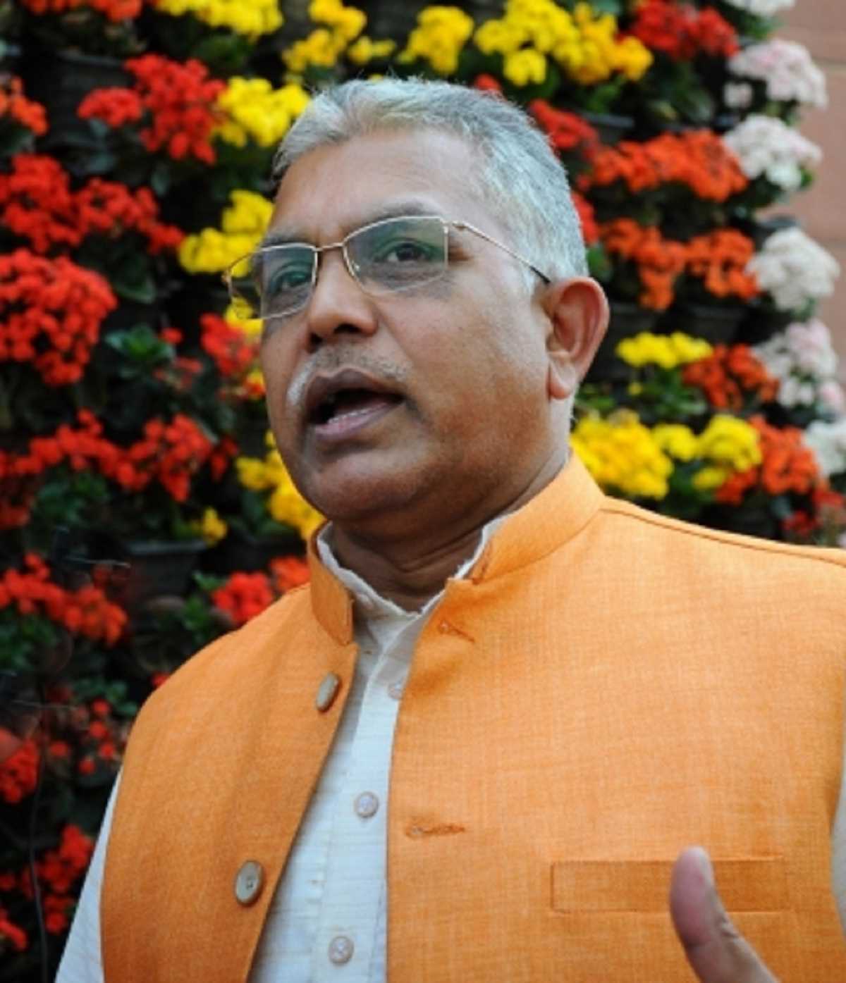 कल्याणकारी योजनाओं के लाभ को ताक पर रखकर लोगों को ठग रही तृणमूल : दिलीप घोष कल्याणकारी योजनाओं के लाभ को ताक पर रखकर लोगों को ठग रही तृणमूल : दिलीप घोष