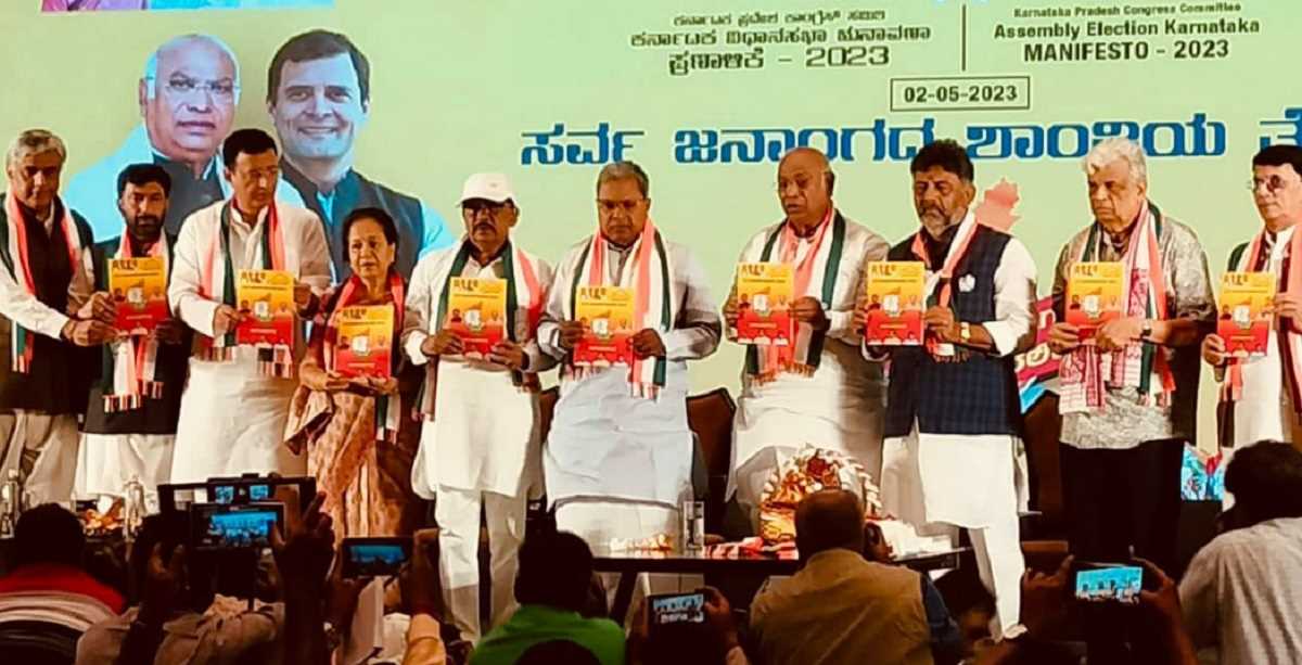 कर्नाटक में कांग्रेस का मैनेफोस्टो जारी, नफरत फैलाने वाले संगठनों पर कार्रवाई का वादा