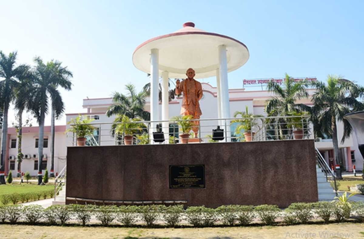 गोरखपुर विश्वविद्यालय में एवीबीपी और कुलपति के बीच तकरार जारी, नहीं निकल रहा कोई हल