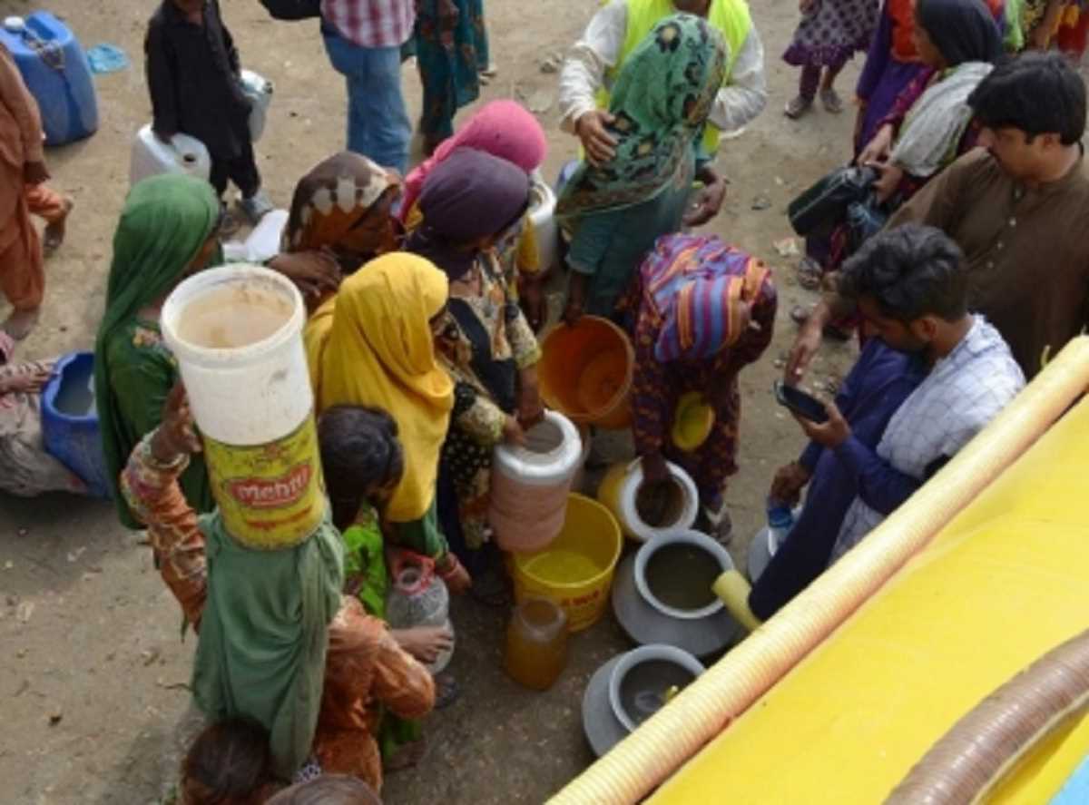 पाकिस्तान को बाढ़ संकट से निपटने के लिए कतर ने दिए 2.5 करोड़ डॉलर