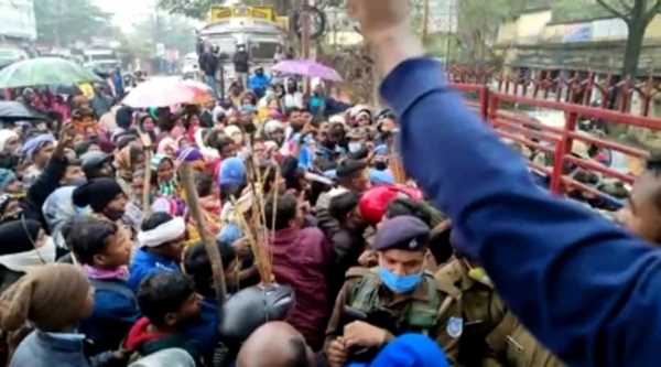 चाईबासा में कोल्हान सरकार के नाम पर नियुक्ति अभियान रोका तो थाने पर हमला, 7 पुलिसकर्मी जख्मी