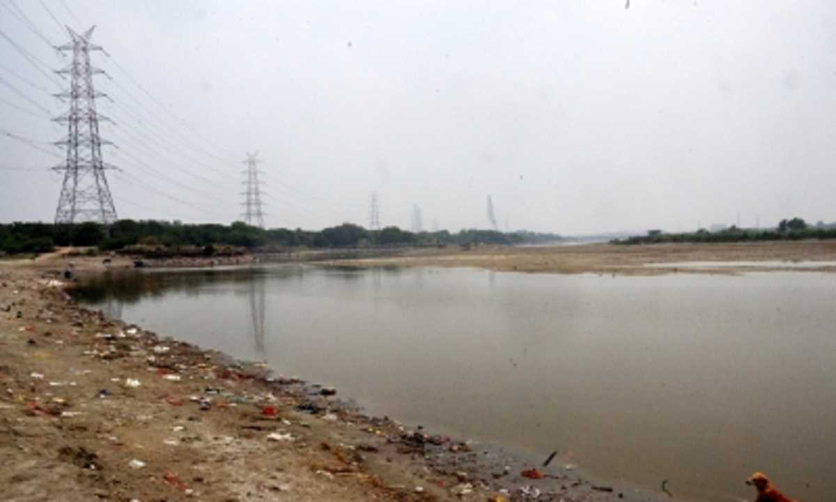 दिल्ली में यमुना का जलस्तर खतरे के निशान के पार, निचले इलाकों में बाढ़ का खतरा