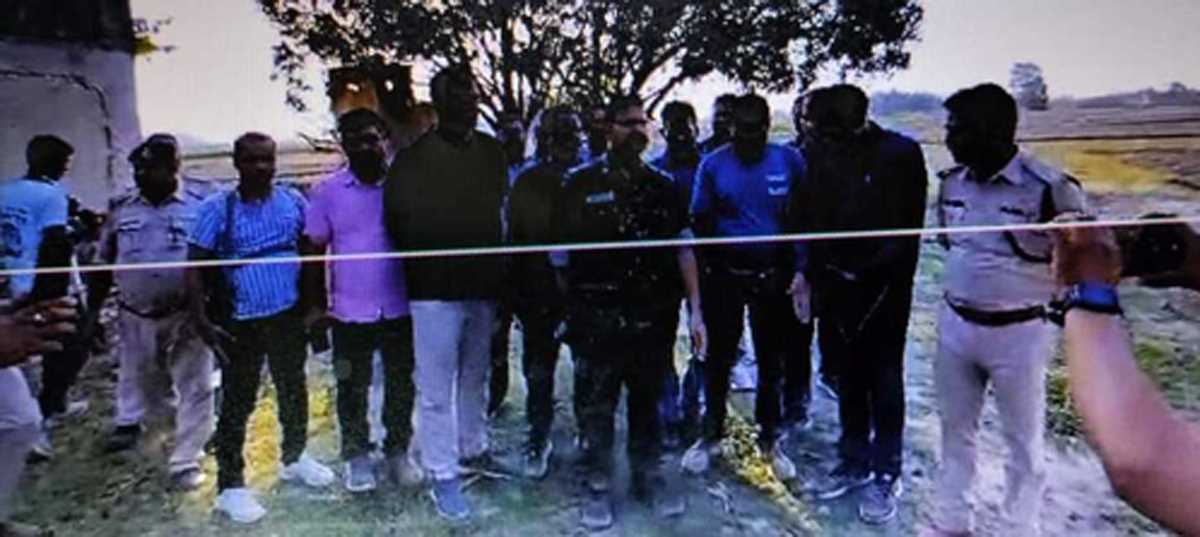 बिहार में पुलिस ने मुठभेड़ में 2 डकैतों मार गिराया, 3 पुलिसकर्मी घायल