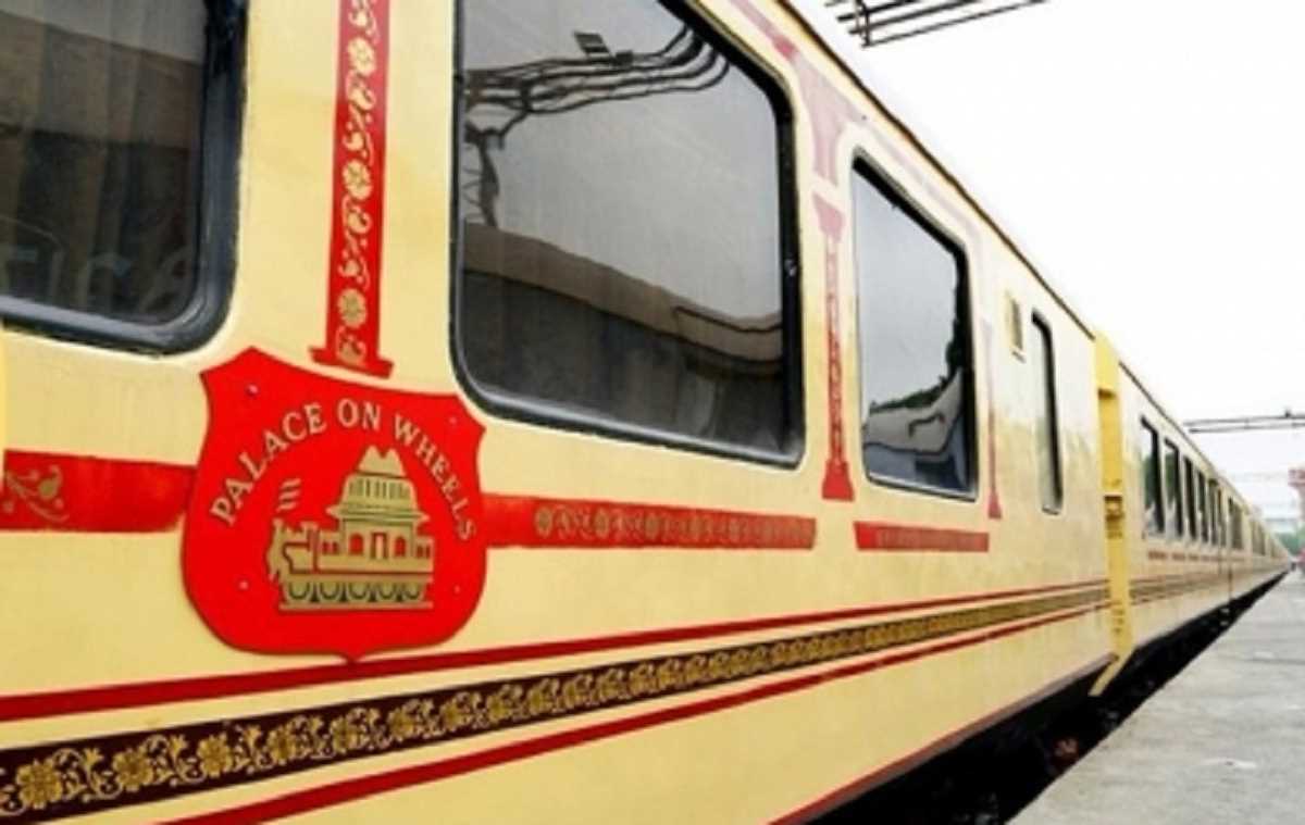 फिर शुरू होगी शाही ट्रेन पैलेस ऑन व्हील्स, क्या रहेगा रूट और कैसी होंगी सुविधाएं फिर शुरू होगी शाही ट्रेन पैलेस ऑन व्हील्स, क्या रहेगा रूट और कैसी होंगी सुविधाएं