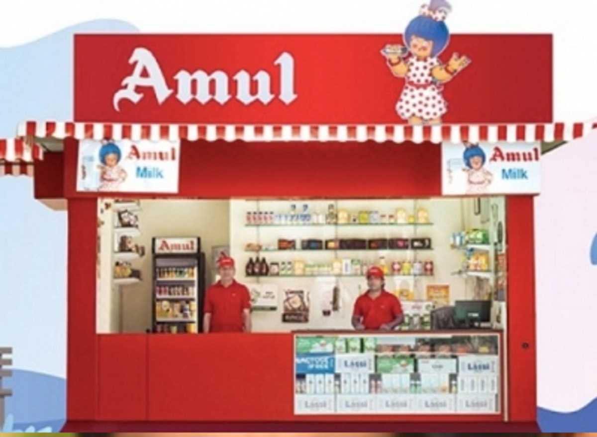 गुजरात में अमूल ने दूध के दाम 2 रुपए प्रति लीटर बढ़ाए गुजरात में अमूल ने दूध के दाम 2 रुपए प्रति लीटर बढ़ाए