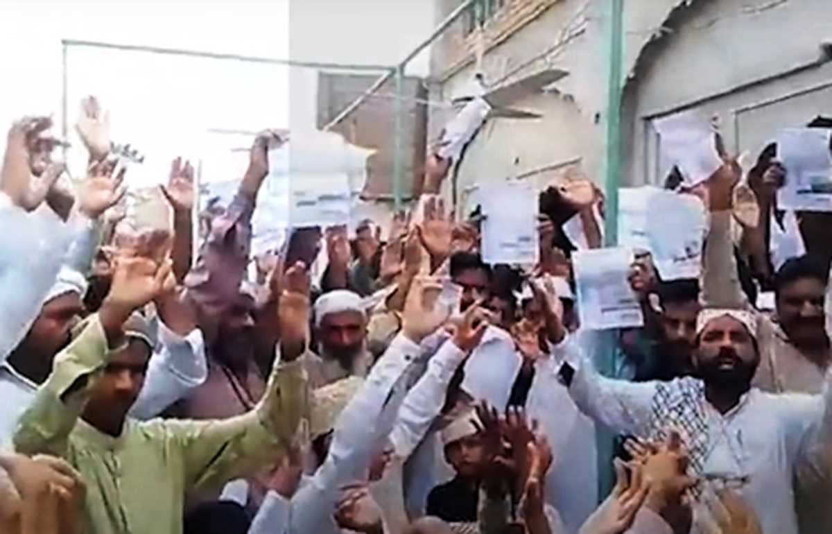 राष्ट्रव्यापी विरोध-प्रदर्शन के बाद पाकिस्‍तान के अंतरिम प्रधानमंत्री ने बिजली दरों पर बैठक की