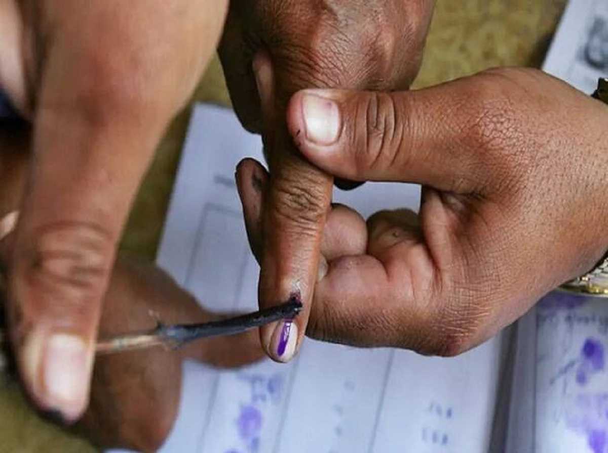 हिमाचल में विधानसभा चुनाव 12 नवम्बर को, मतगणना 8 दिसम्बर को होगी हिमाचल में विधानसभा चुनाव 12 नवम्बर को, मतगणना 8 दिसम्बर को होगी