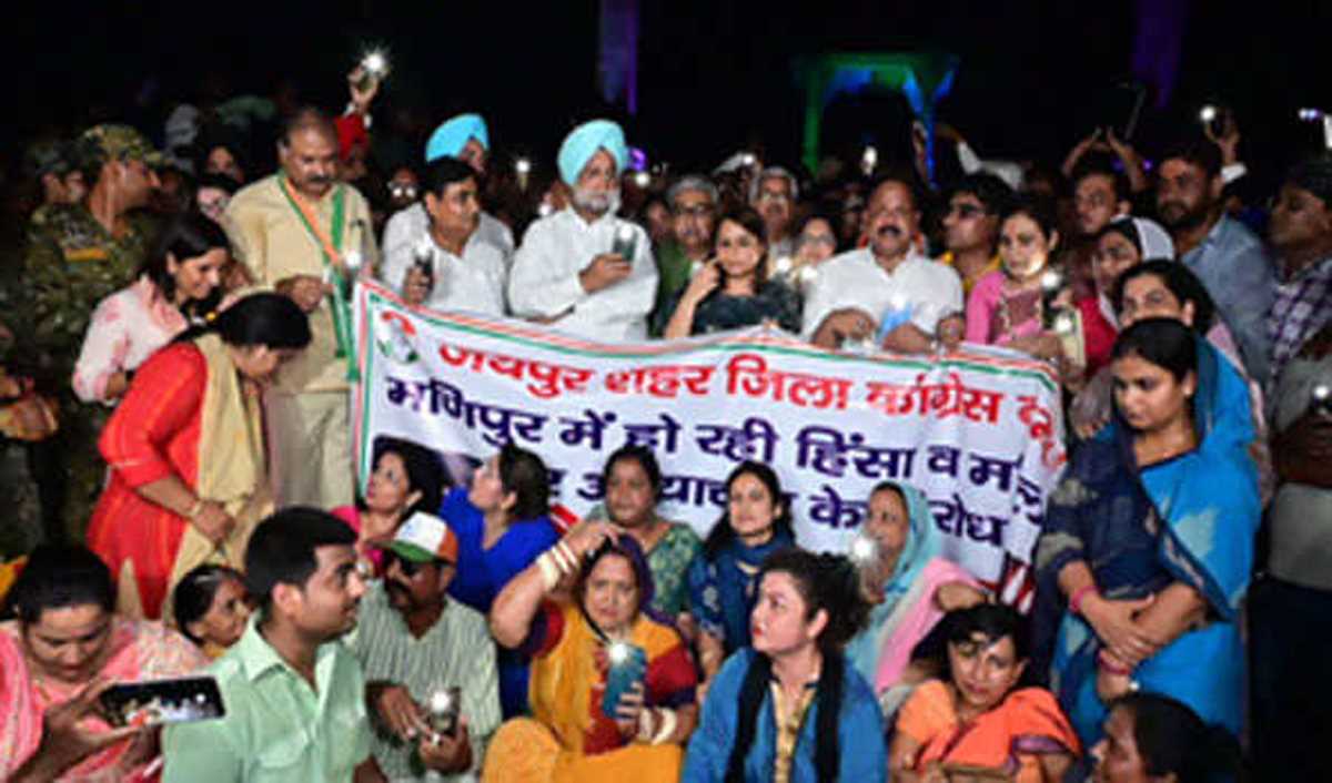 कांग्रेस के लोगों ने जयपुर में मणिपुर घटना को लेकर निकाला मार्च