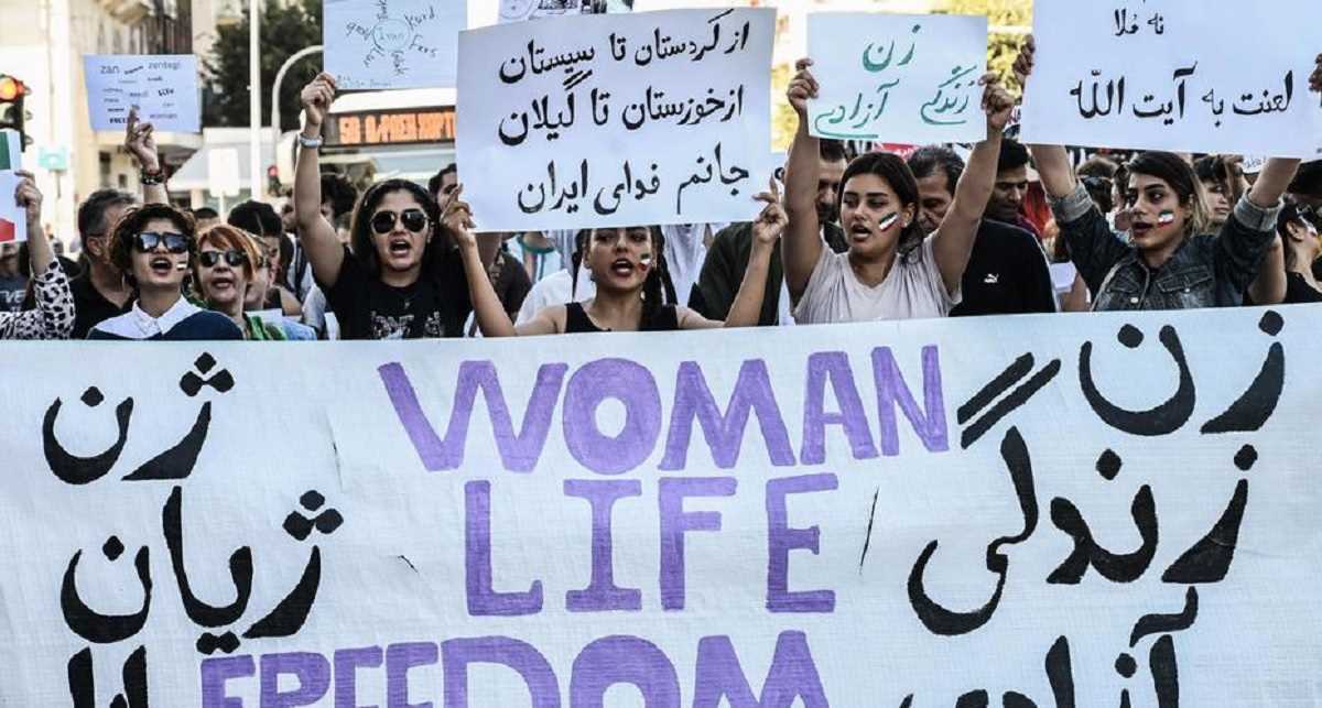 ईरान में थम नहीं रहे विरोध, 19 बच्चों की भी मौत ईरान में थम नहीं रहे विरोध, 19 बच्चों की भी मौत