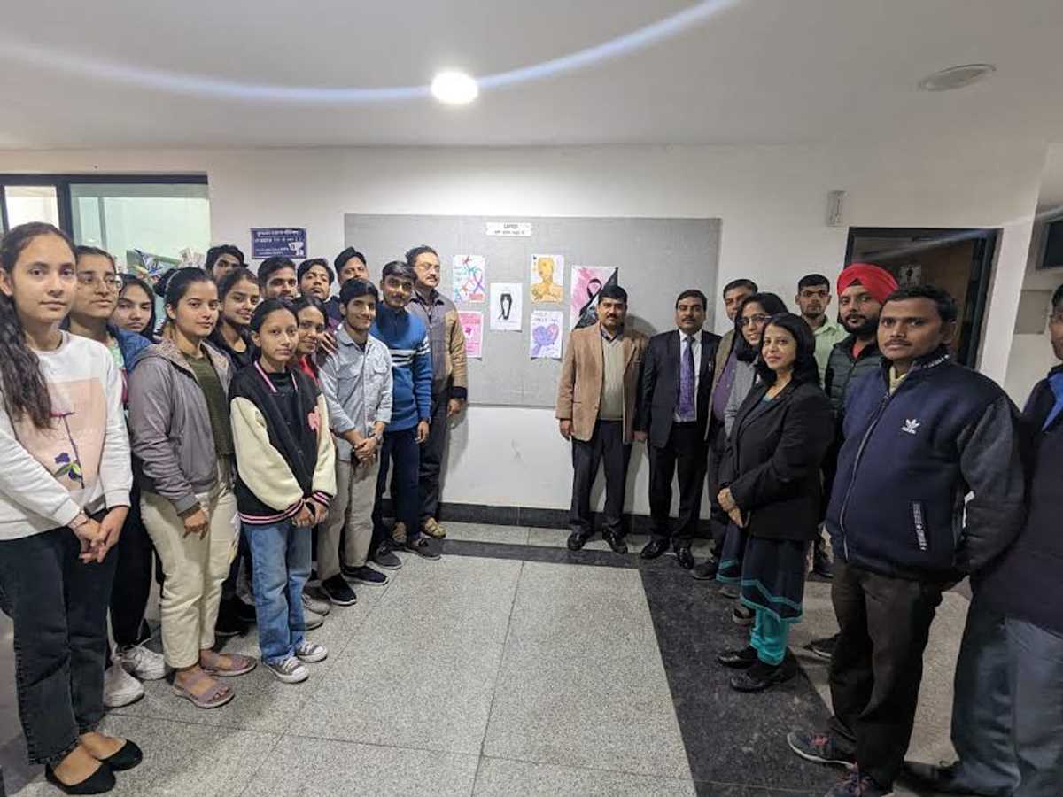 यूपीआईडी कैंपस में वर्ड कैंसर दिवस पर पोस्टर प्रतियोगिता आयोजित